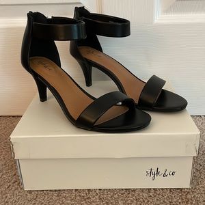 Style & Co. Paycee Black Smooth Leather Ankle Strap Sandals/Size 8M